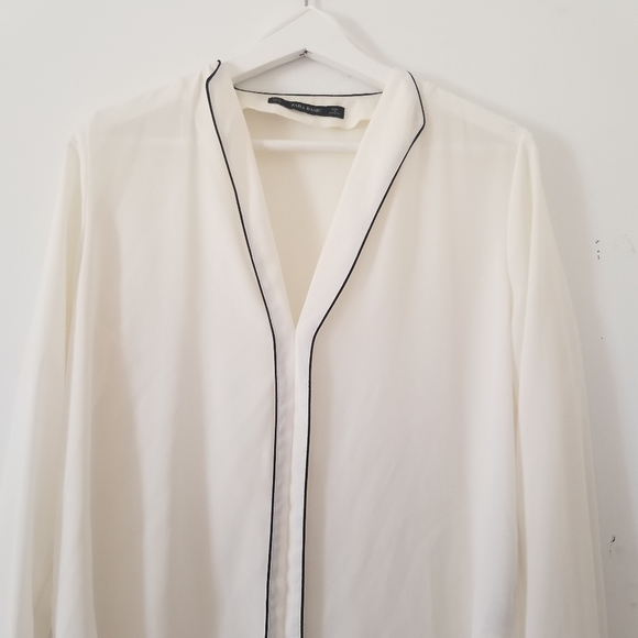 Zara Vneck Blouse - Picture 3 of 3